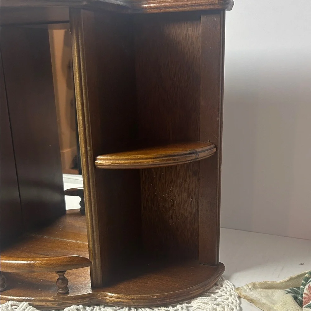 Beautiful Vintage mirrored curio cabinet